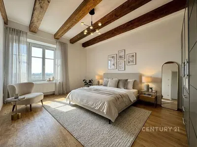 Спаваћа соба; природно светло, дрвене греде, модерни стил