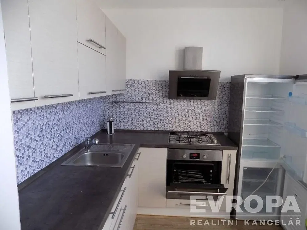 Kuchyňa; kuchynské spotrebiče, po rekonštrukcii, prirodzené svetlo