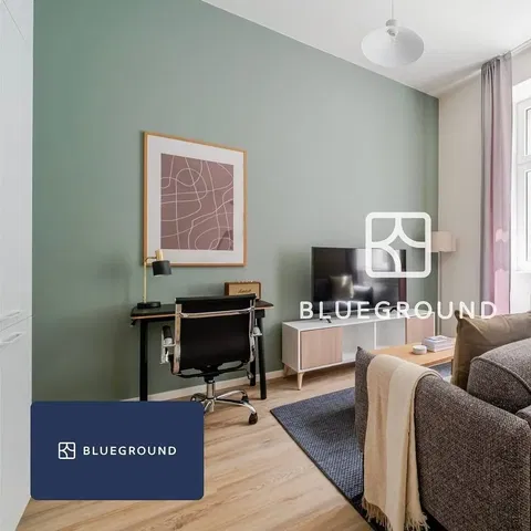 Woonkamer; moderne stijl, houten vloer, natuurlijk licht