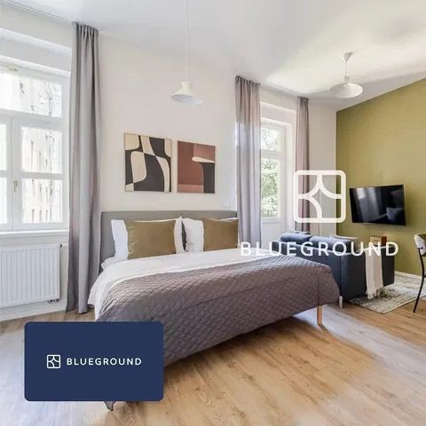 Slaapkamer; natuurlijk licht, moderne stijl, houten vloer