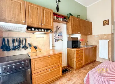 Küche; küchengeräte, fliesenboden