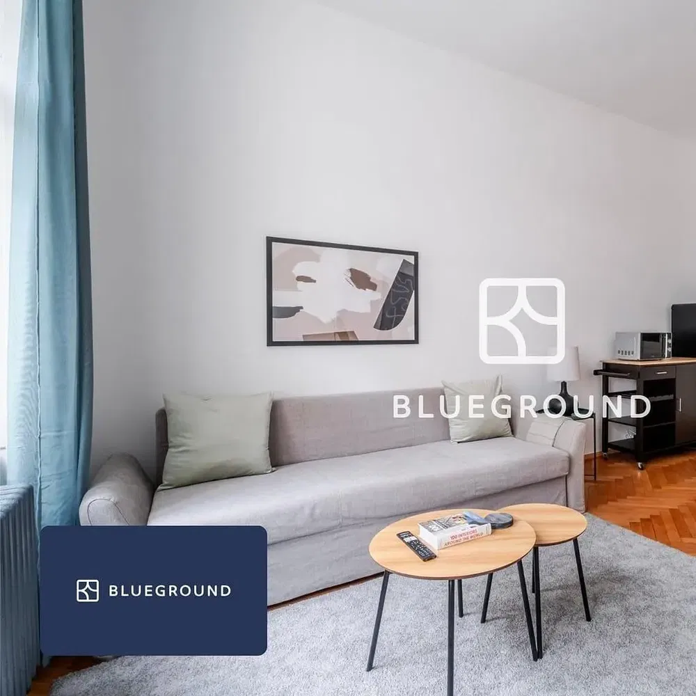 Wohnzimmer; moderner stil, holzboden, tageslicht