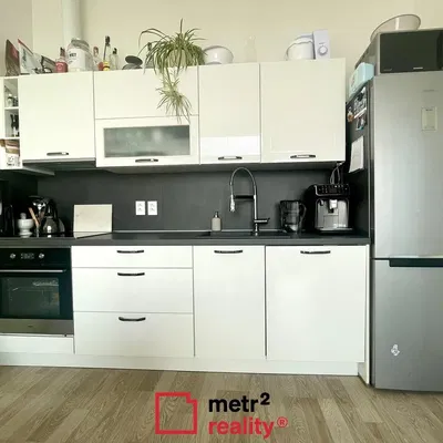 Cucina; elettrodomestici, stile moderno, pavimento in legno, ristrutturato, luce naturale