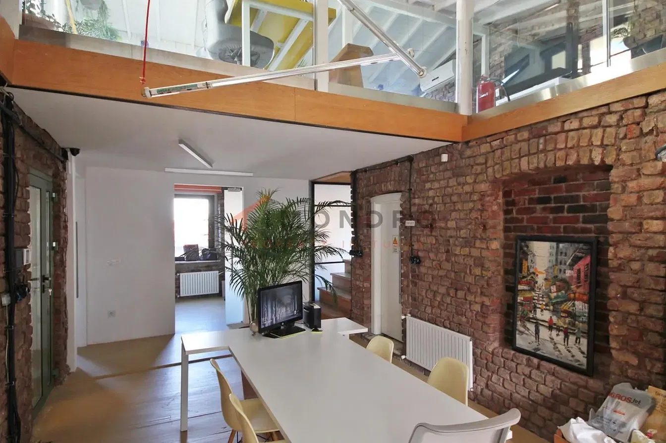 Трпезарија; природно светло, модерни стил