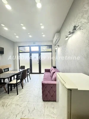 Salon; carrelage, lumière naturelle