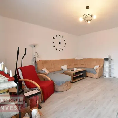 Wohnzimmer; moderner stil, holzboden, tageslicht