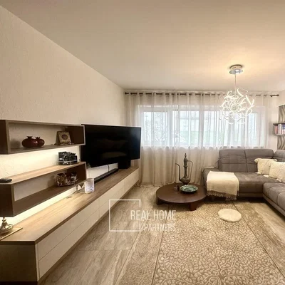 Wohnzimmer; tageslicht, moderner stil, fliesenboden