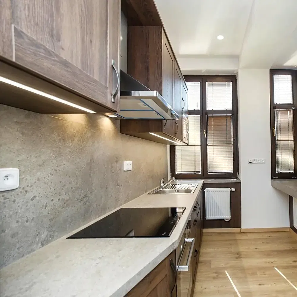 Küche; küchengeräte, holzboden, tageslicht, moderner stil, renoviert