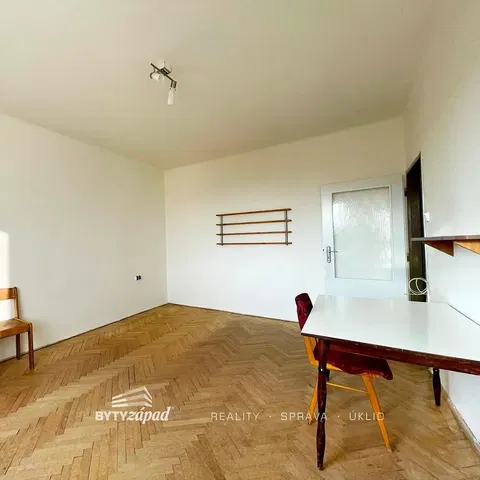 Inne; podłoga drewniana, światło dzienne