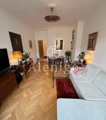 Wohnzimmer; holzboden, tageslicht, moderner stil