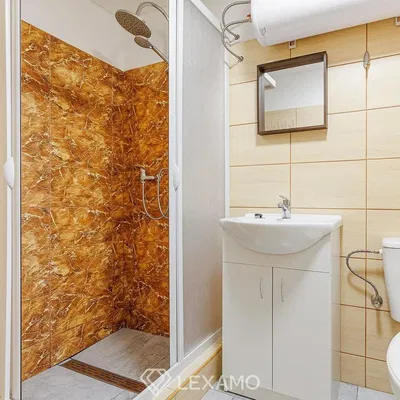 Toilette; fliesenboden, tageslicht, renoviert