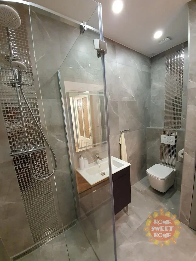 Badezimmer; fliesenboden, renoviert, tageslicht