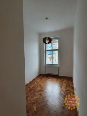 Wohnzimmer; holzboden, tageslicht, blick