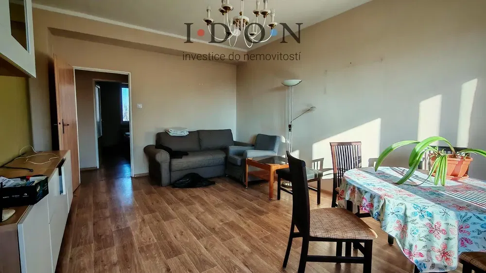 Wohnzimmer; holzboden, tageslicht