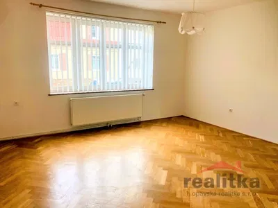 Wohnzimmer; holzboden, tageslicht