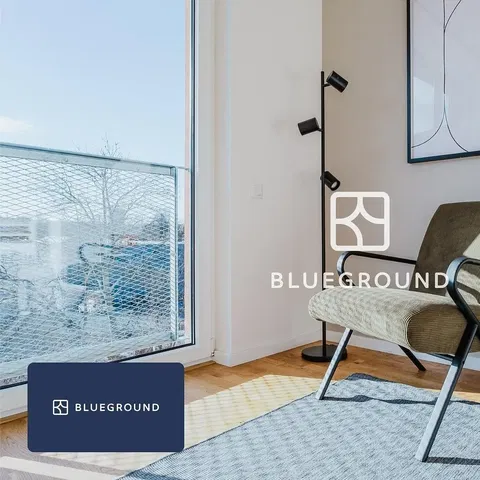 Dnevna soba; pogled, moderni stil, drveni pod, prirodno svjetlo