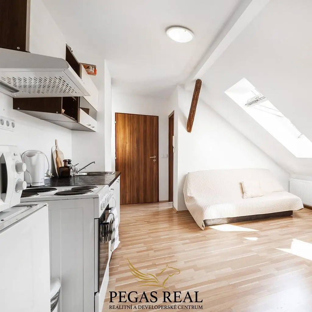 Küche; küchengeräte, tageslicht, moderner stil, holzboden