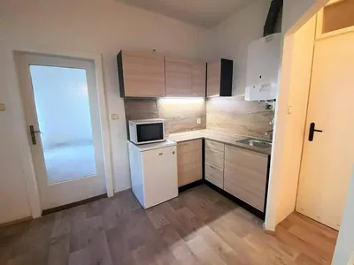 Küche; küchengeräte, holzboden, tageslicht