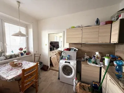 Küche; renovierungsbedürftig, fliesenboden