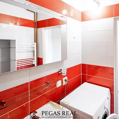 Badezimmer; fliesenboden, renoviert, tageslicht, moderner stil
