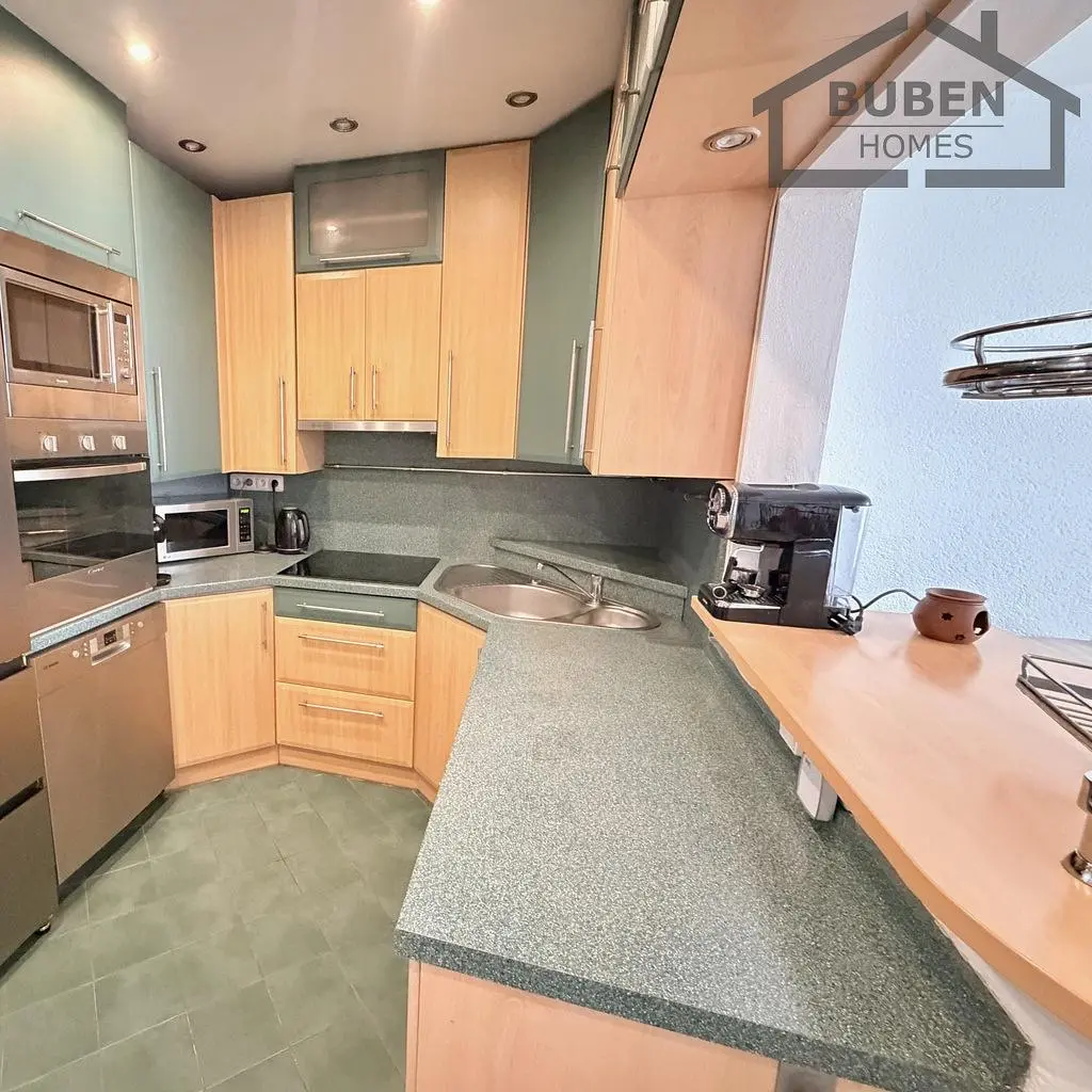 Küche; küchengeräte, fliesenboden, renoviert, tageslicht