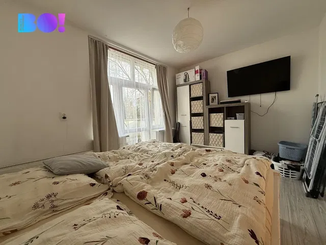 Spavaća soba; prirodno svjetlo, moderni stil