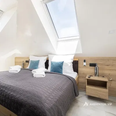 Spavaća soba; prirodno svjetlo, moderni stil