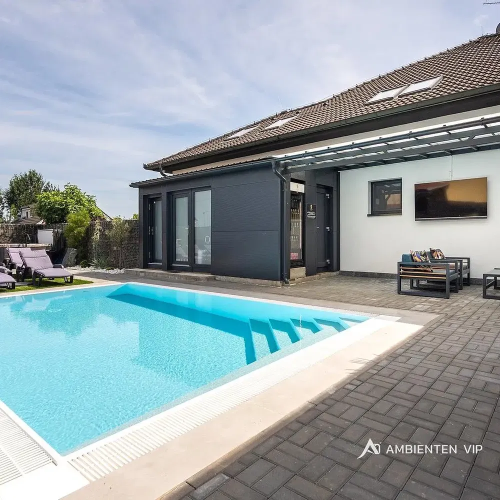 Kuća i okolina; pogled, prirodno svjetlo