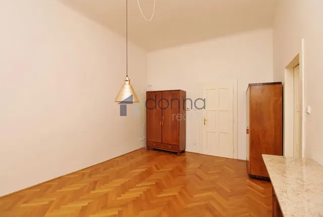 Dnevna soba; drveni pod, prirodno svjetlo