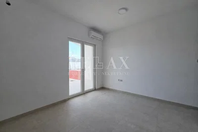 أخرى; أرضية من البلاط, إطلالة, ضوء طبيعي, مجدد