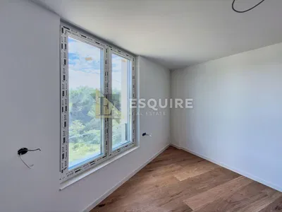 Спаваћа соба; поглед, дрвени под, природно светло