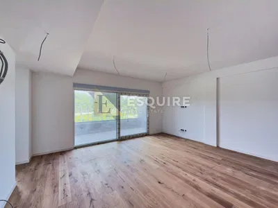 Дневна соба; поглед, дрвени под, природно светло