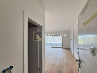 Дневна соба; поглед, дрвени под, природно светло