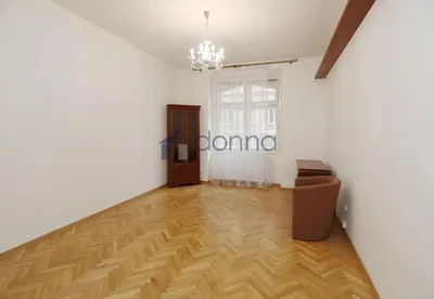 Wohnzimmer; holzboden, tageslicht