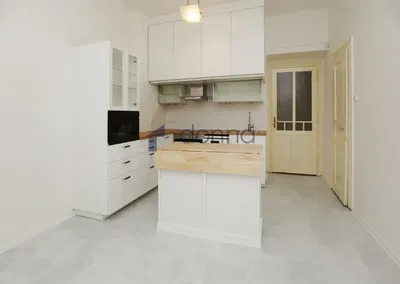 Küche; küchengeräte, renoviert, tageslicht