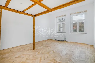 Wohnzimmer; holzbalken, holzboden, tageslicht