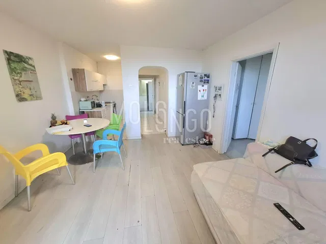 Kitchen; wood floor, natural light, modern style
