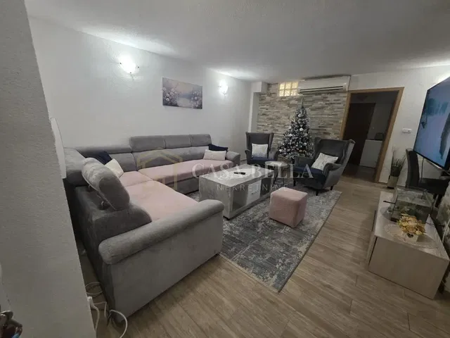 Salon; lumière naturelle, style moderne