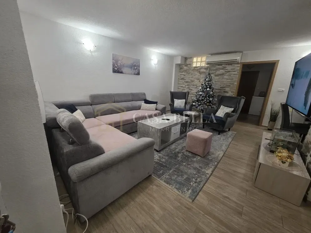 Дневна соба; природно светло, модерни стил