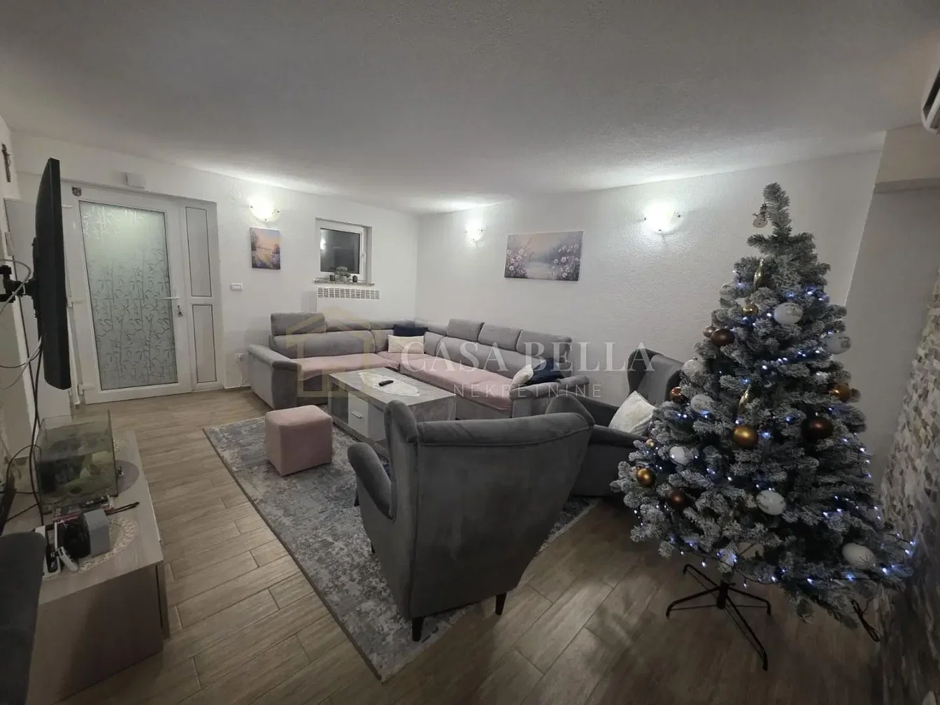 Дневна соба; природно светло, модерни стил