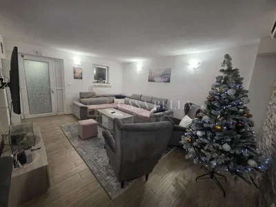 Дневна соба; природно светло, модерни стил