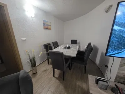 Трпезарија; плочице, модерни стил