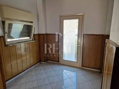 Autre; carrelage, nécessite rénovation