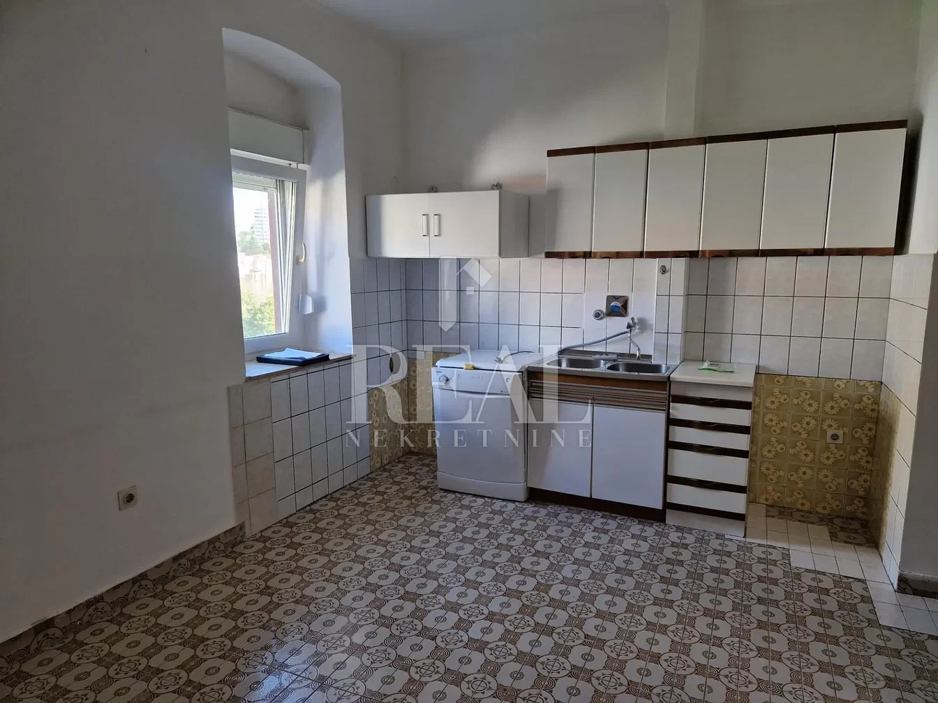 Cuisine; carrelage, vue