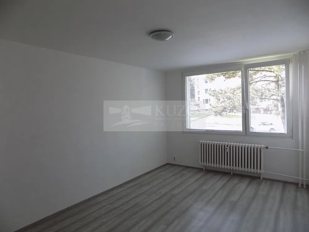 Chambre; vue, parquet, lumière naturelle, rénové