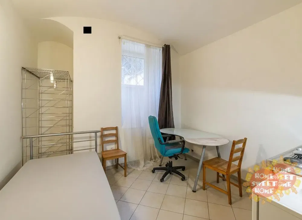 Schlafzimmer; fliesenboden, tageslicht