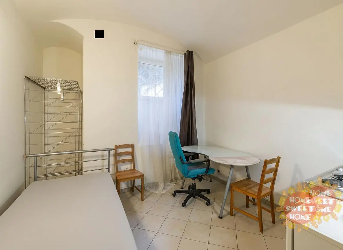 Schlafzimmer; fliesenboden, tageslicht