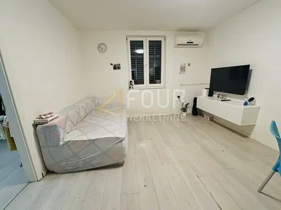 Salon; parquet, lumière naturelle