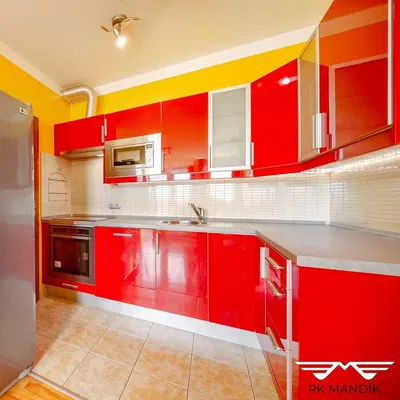 Küche; küchengeräte, fliesenboden, renoviert, tageslicht