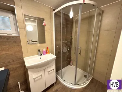 Banyo; fayans zemin, tadilatlı, doğal ışık, modern stil